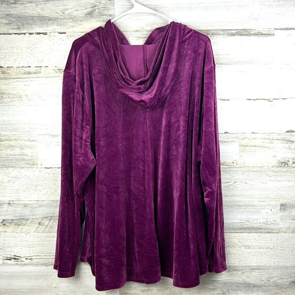 Livi Women’s Plus 22/24 Purple Velvet Hooded Long Sleeve Athletic Top NEW - Picture 2 of 5